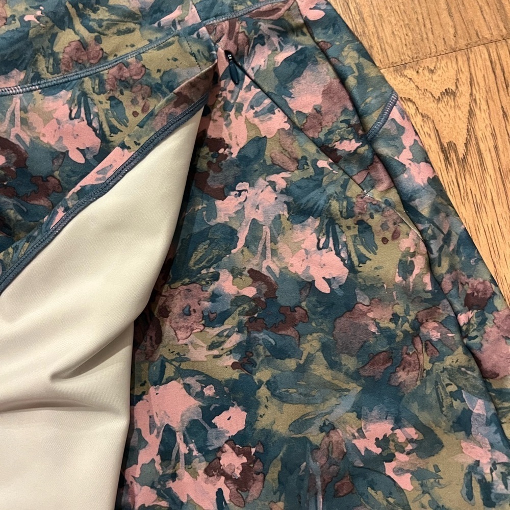 FREELY NWOT Colorful Patterned Skort Size Large - Picture 2 of 6